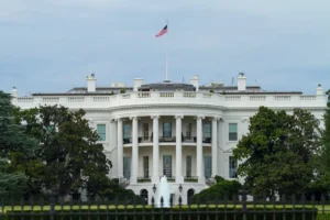 美國商會呼籲川普政府為小企業提供關稅豁免，避免經濟衰退與就業衝擊，但白宮明確拒絕短期救助，強調稅務減免。