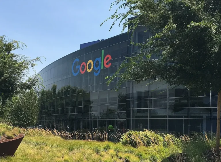 Google 針對法院對搜尋壟斷案的判決決定上訴，司法部要求其拆分廣告部門與開放搜尋資料，牽動 AI 競爭格局。